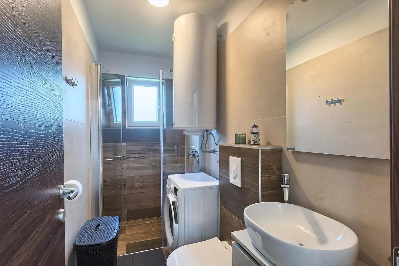 Villa Ani Sisan 0*,